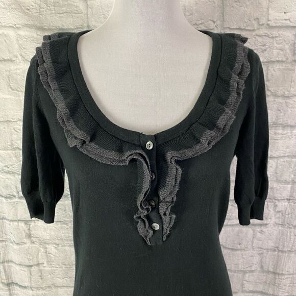 Banana Republic women M scoopneck short sleeve ruffle button front sweater black - Picture 3 of 10